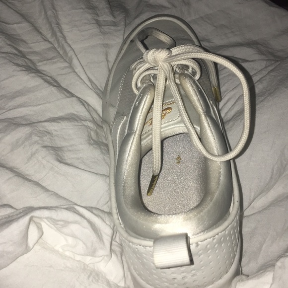 didn’t wear anymore - Picture 2 of 3